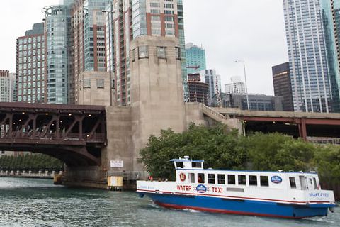 Shoreline Sightseeing Water Taxi Service Chicago | Chicago