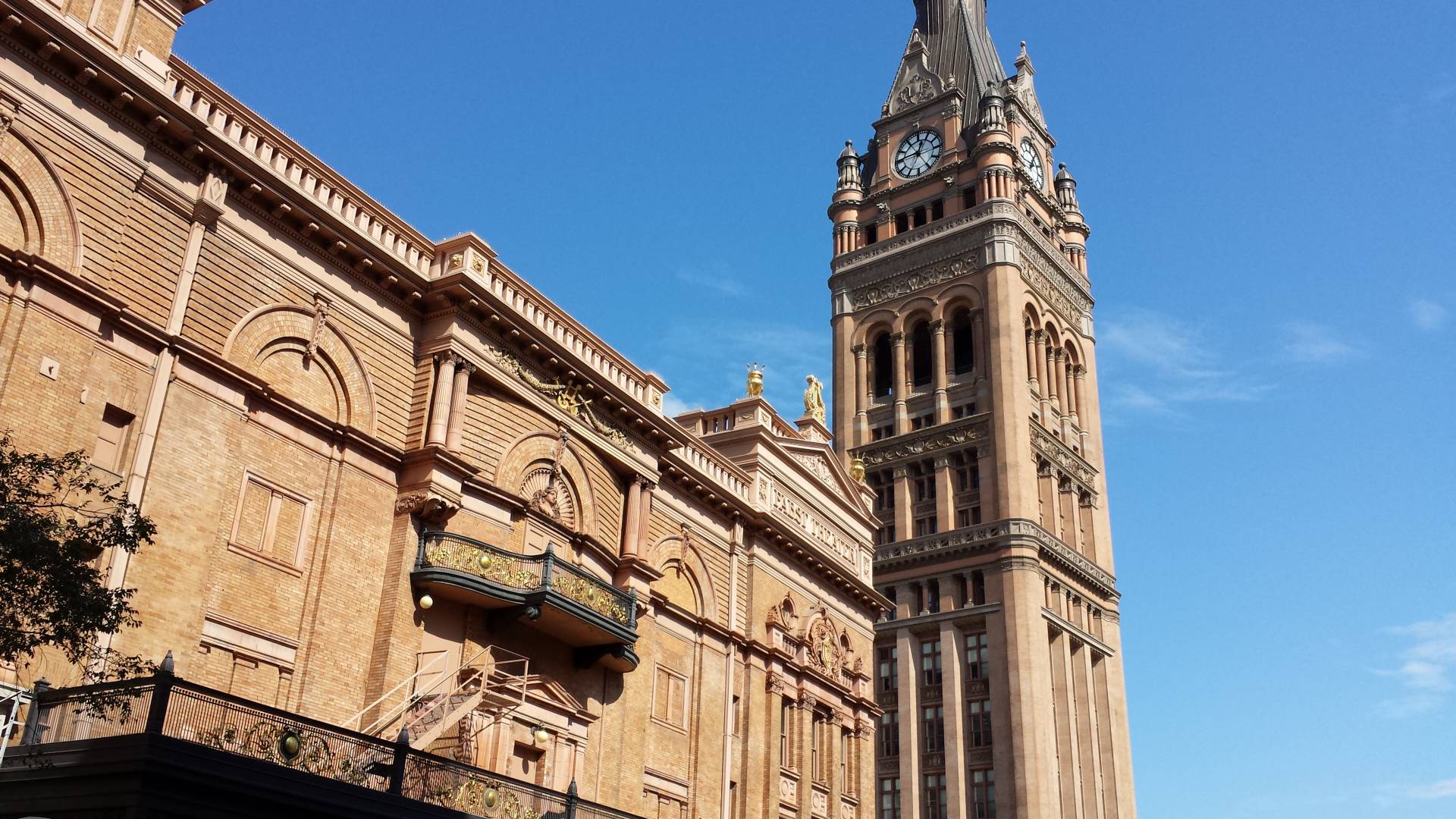 Milwaukee City Hall image