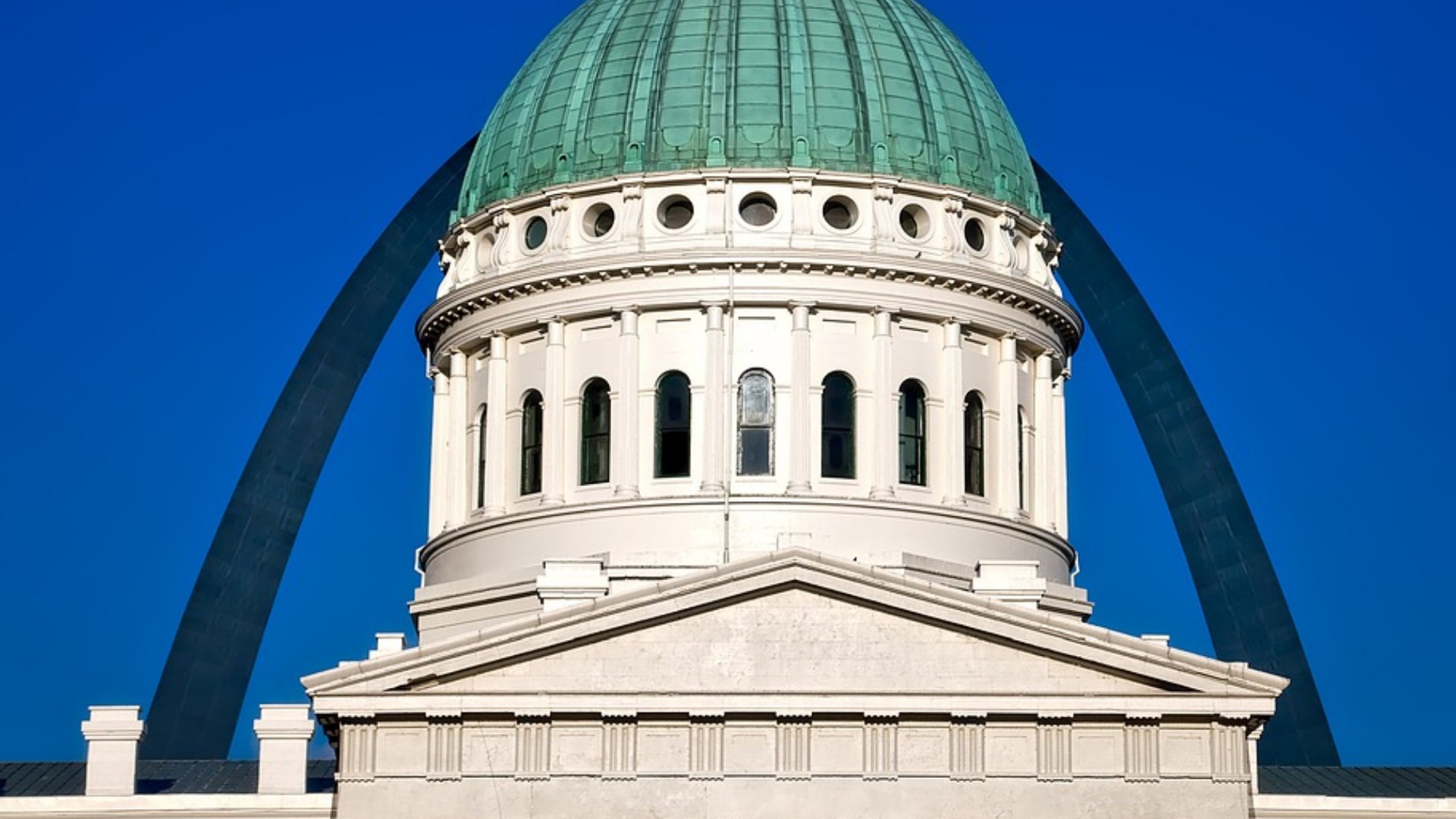 Old Capitol and Gateway Arch